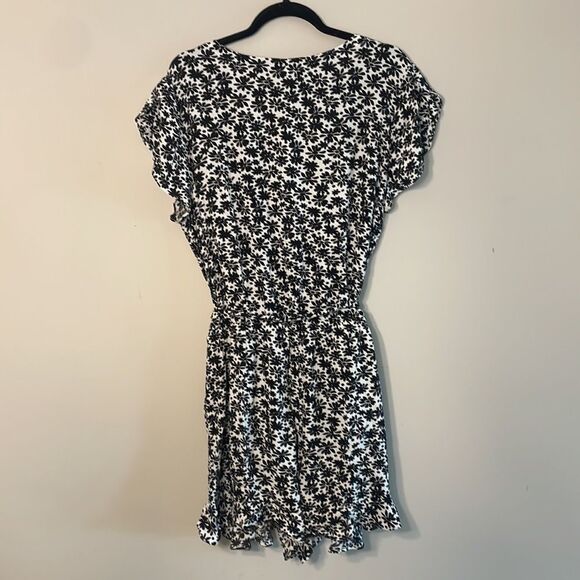 LOFT Floral Flutter Wrap Romper Size 12 - Picture 10 of 11